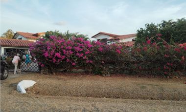 VENDO TERRENO CON DOS CASAS EN PUNTA BARCO VIEJO