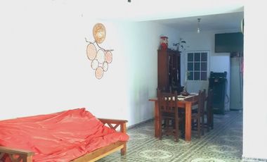 Se vende Casa con tres dormitorios y cochera en zona norte