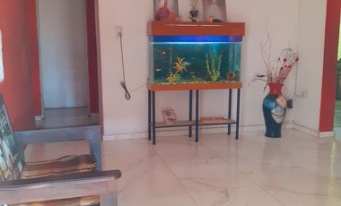 Se vende Casa con tres dormitorios y cochera en zona norte