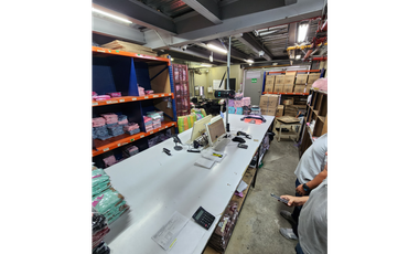 SE VENDE PARQUEADERO -  LOCAL MEDELLIN