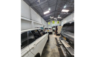 SE VENDE PARQUEADERO -  LOCAL MEDELLIN
