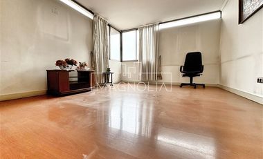 Amplio Departamento en venta de 5D/4B en Vitacura