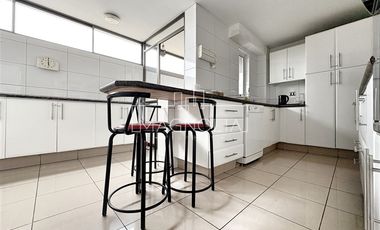 Amplio Departamento en venta de 5D/4B en Vitacura