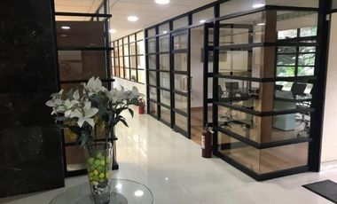 Oficinas en venta 939.67m en Jardines del Bosque, esquina Av. Arboledas