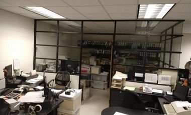 Oficinas en venta 939.67m en Jardines del Bosque, esquina Av. Arboledas