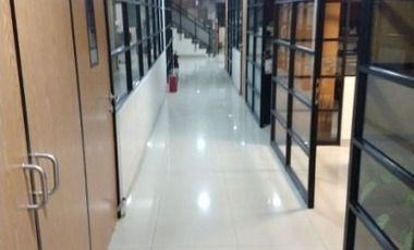 Oficinas en venta 939.67m en Jardines del Bosque, esquina Av. Arboledas