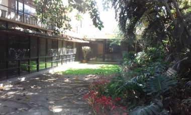 Oficinas en venta 939.67m en Jardines del Bosque, esquina Av. Arboledas