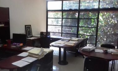 Oficinas en venta 939.67m en Jardines del Bosque, esquina Av. Arboledas