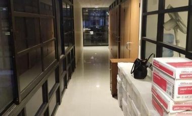 Oficinas en venta 939.67m en Jardines del Bosque, esquina Av. Arboledas