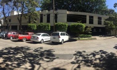 Oficinas en venta 939.67m en Jardines del Bosque, esquina Av. Arboledas