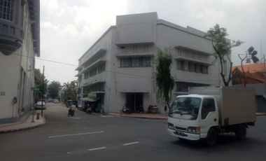 Dijual Gedung JL Veteran Surabaya