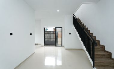 Rumah Terawat di Bekasi Akses Dekat Stasiun LB 120 Siap Huni J-41643