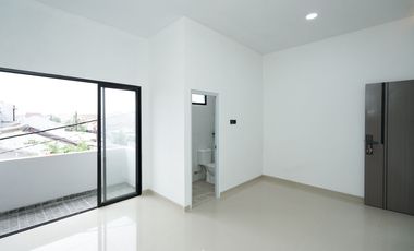 Rumah Terawat di Bekasi Akses Dekat Stasiun LB 120 Siap Huni J-41643