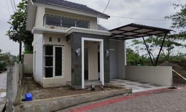 RUMAH MURAH SIAP HUNI 300 JUTAAN DI TEPI JALAN RAYA PROVINSI MAGELANG