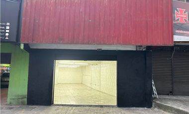 EN RENTA  LOCAL CON MEZZANINE A UNA CUADRA DE LA 30 DE AGOSTO CON 35