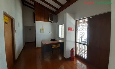 Oficina en Arriendo en Casa en venta en Avenida Copayapu, sector Pedro Pablo Figueroa.