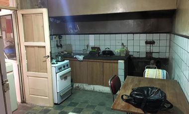 SE VENDE GRAN LOTE CON CASA  Y LOCAL A LA CALLE ZONA QUEQUEN