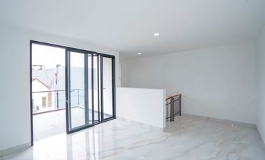 Rumah Strategis 16 Menit ke Cilandak Town Square Bebas Banjir J-40038