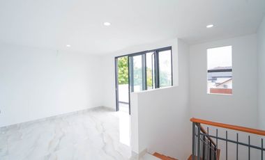 Rumah Strategis 16 Menit ke Cilandak Town Square Bebas Banjir J-40038