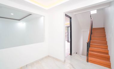 Rumah Strategis 16 Menit ke Cilandak Town Square Bebas Banjir J-40038