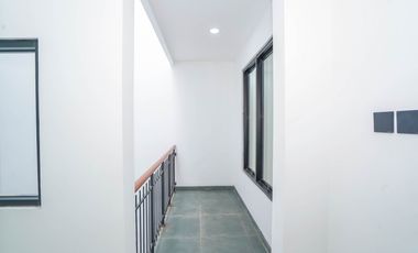 Rumah Strategis 16 Menit ke Cilandak Town Square Bebas Banjir J-40038