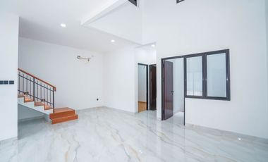 Rumah Strategis 16 Menit ke Cilandak Town Square Bebas Banjir J-40038