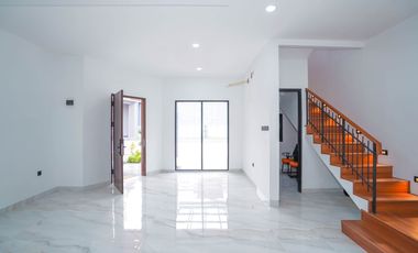 Rumah Strategis 16 Menit ke Cilandak Town Square Bebas Banjir J-40038