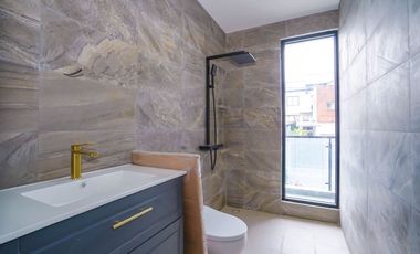 Rumah Strategis 16 Menit ke Cilandak Town Square Bebas Banjir J-40038