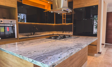 Casa de 4 recamaras en San Angel V hab en planta baja y con Rooftop