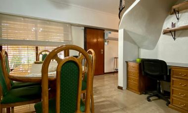 Casa de 3 o 4 AMBIENTES ubicada a 600 metros de la Avenida Tomás Espora .