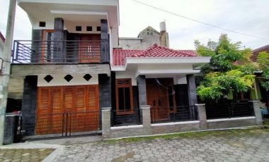 Rumah minimalis 2 lantaii dalam perumahan di Banguntapan