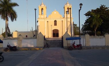 Terrenos a pie de carretera en Venta en Kinchil Park en Kinchil