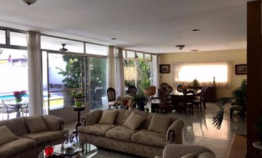 Uso comercial 2 frentes 5 locales rentados