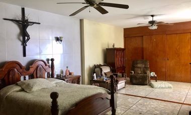 Uso comercial 2 frentes 5 locales rentados