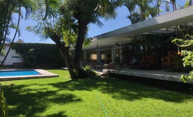 Uso comercial 2 frentes 5 locales rentados