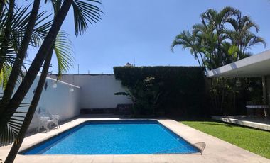 Uso comercial 2 frentes 5 locales rentados