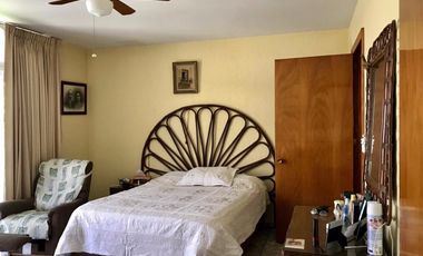 Uso comercial 2 frentes 5 locales rentados