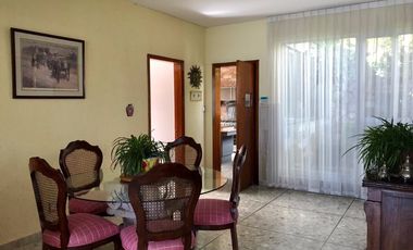 Uso comercial 2 frentes 5 locales rentados