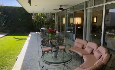 Uso comercial 2 frentes 5 locales rentados