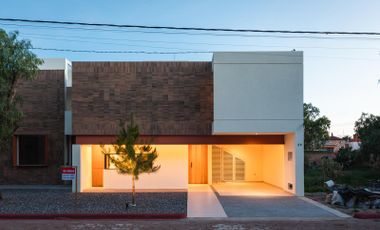 CASA EN VENTA EN BOSQUES DE LA FLORIDA