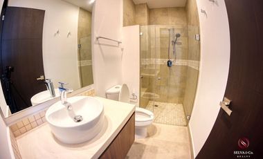 Penthouse con terraza, jacuzzi privado, vistas verdes, gimnasio, 2 albe