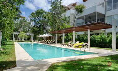 Penthouse con terraza, jacuzzi privado, vistas verdes, gimnasio, 2 albe