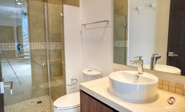 Penthouse con terraza, jacuzzi privado, vistas verdes, gimnasio, 2 albe