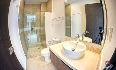Penthouse con terraza, jacuzzi privado, vistas verdes, gimnasio, 2 albe