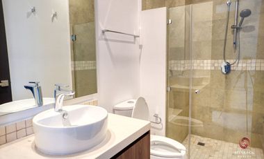 Penthouse con terraza, jacuzzi privado, vistas verdes, gimnasio, 2 albe