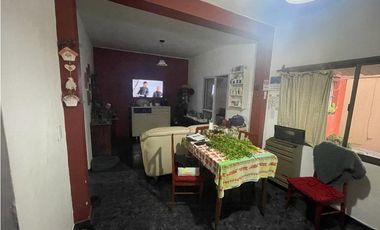 2 propiedades sobre lote de 213 m2 U$S 53.000