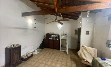 2 propiedades sobre lote de 213 m2 U$S 53.000