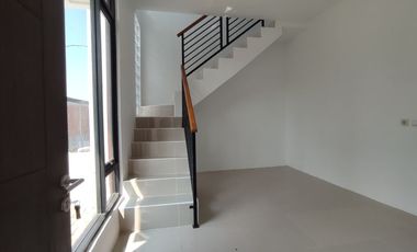 Rumah Glowing Bergengsi Hanya 600 Jutaan Dekat Yogya Plaza Cimahi