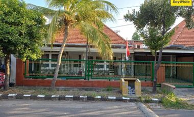 Dijual Rumah SHM Garasi 3 Mobil di Jl. Siak, Darmo Surabaya