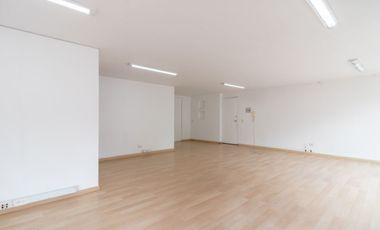 oficina en arriendo/venta en chapinero. Cod A12068